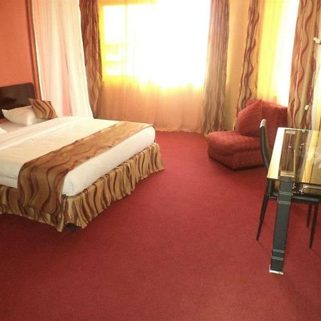 Royal City Dubai Complex Kisumu Kültér fotó