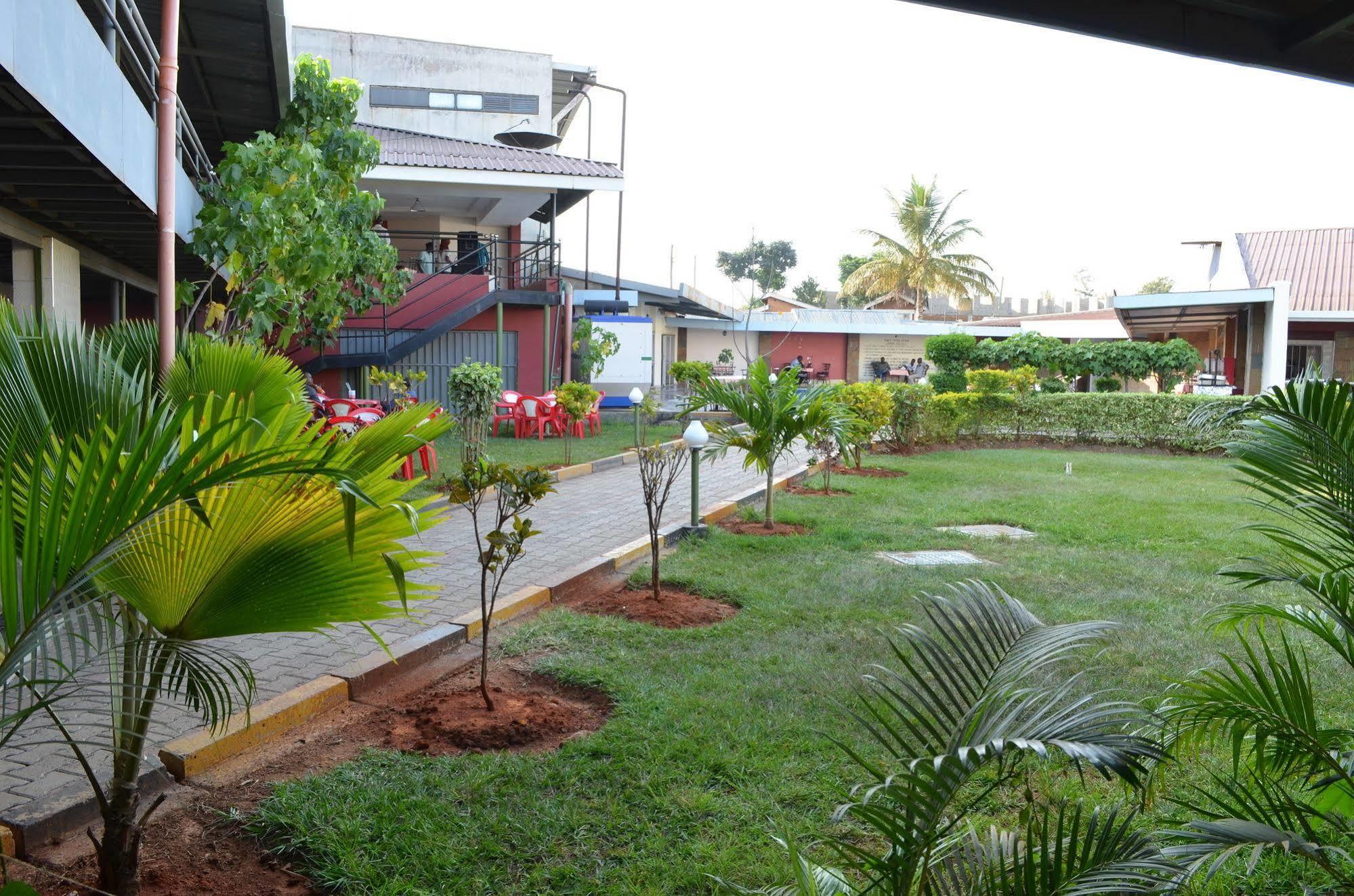 Royal City Dubai Complex Kisumu Kültér fotó
